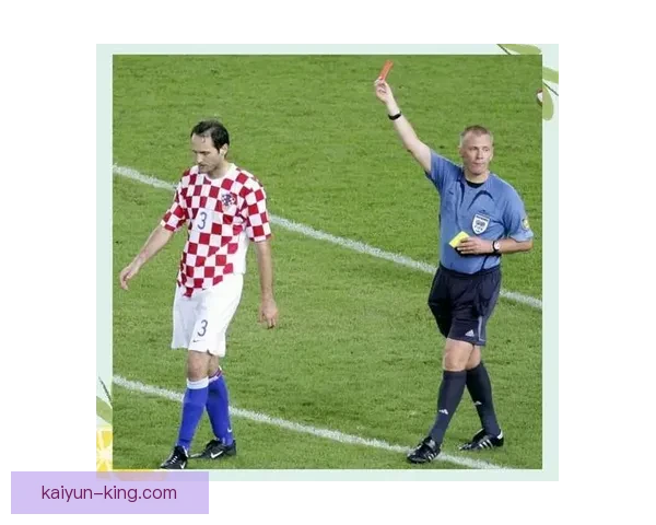 世界杯争议判罚引发热议 裁判公正性面临严峻考验