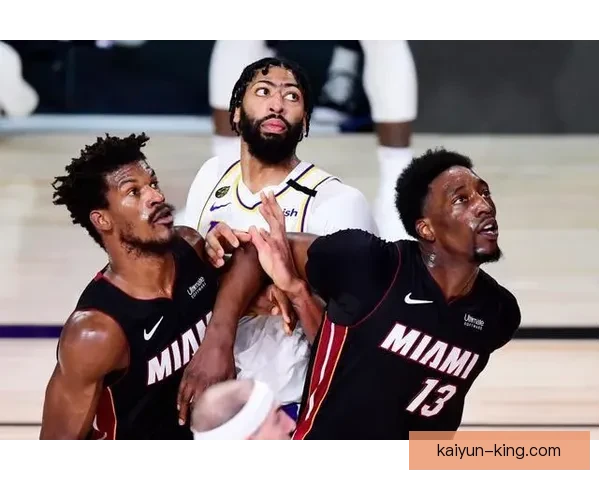 戴维斯在新赛季表现稳定，技术全面为球队贡献显著